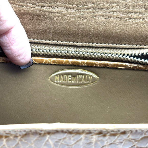 1960s Petit Honey Croc Embossed Patent Leather Top Handle Clutch Made in Italy - Picture 7 of 16